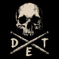 Det Cross Tee Black Design